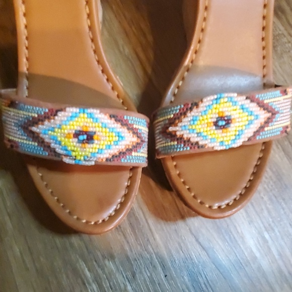 American Eagle - Wedge w/ colorful beading detail - Picture 2 of 4